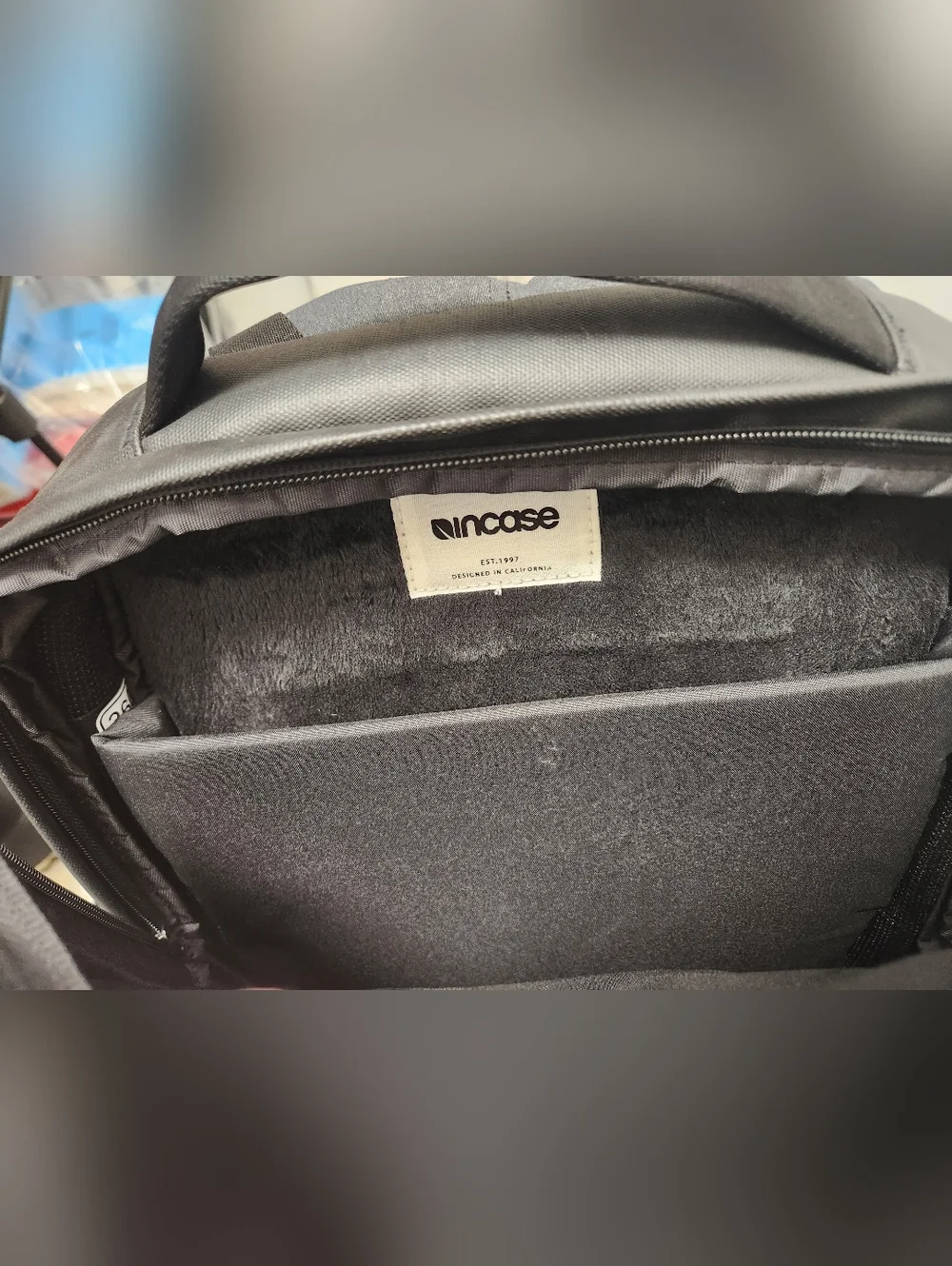 Incase Laptop Backpack - Picture 2 of 4